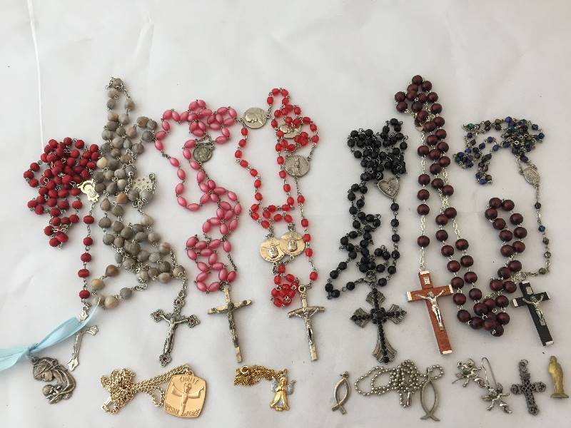 lot 216 image: Jewelry - Religious & Rosaries