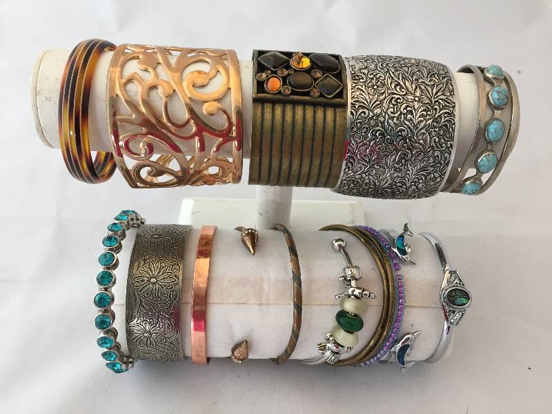 lot 215 image: Bracelets - Cuff Style