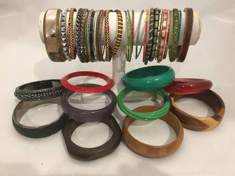 lot 363 image: Bracelets - Bangles - Qty 38