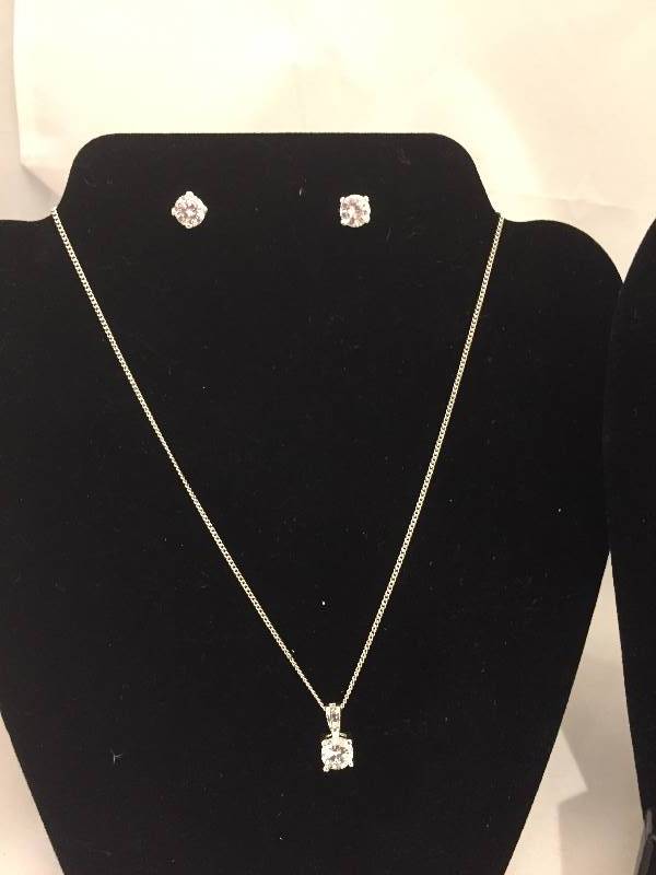 lot 261 image: Jewelry Sets - Earrings Necklaces