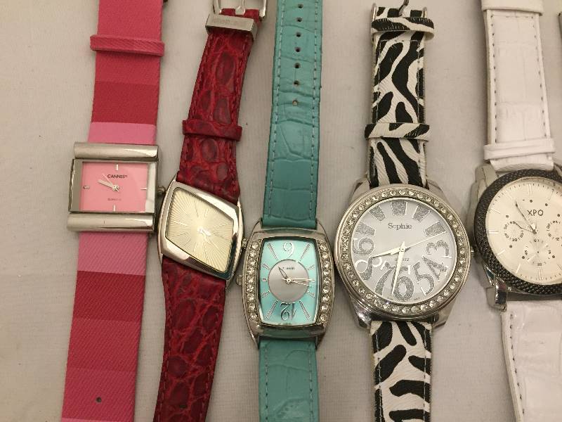lot 377 image: Watches -  Qty 12 -Fashion Leather Bands