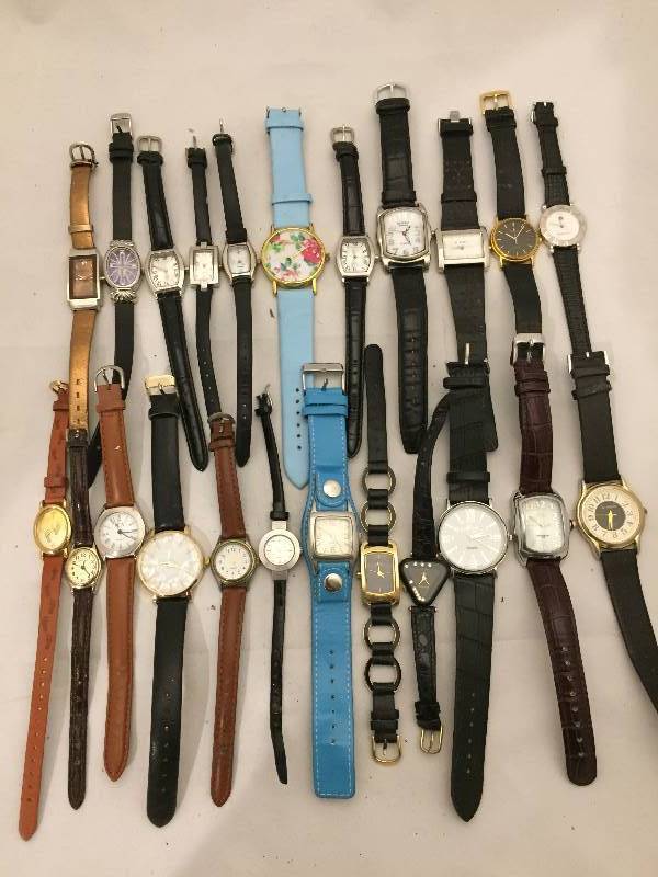 lot 397 image: Watches -  Qty 23 -Fashion Leather Bands