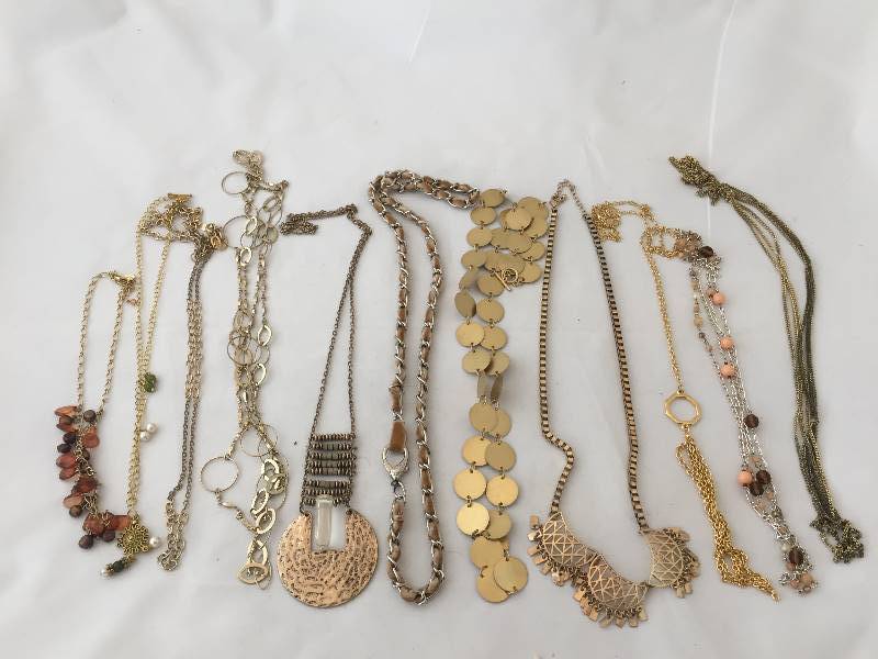 lot 273 image: Necklaces - Chains