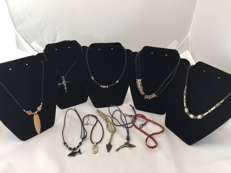 lot 286 image: Necklaces - Mens