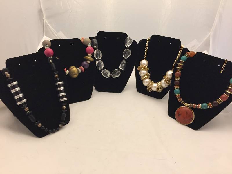 lot 318 image: Necklaces - Large Beaded