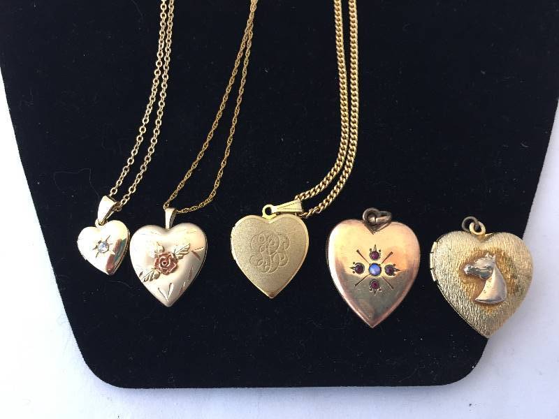lot 238 image: Necklaces - Lockets Vintage