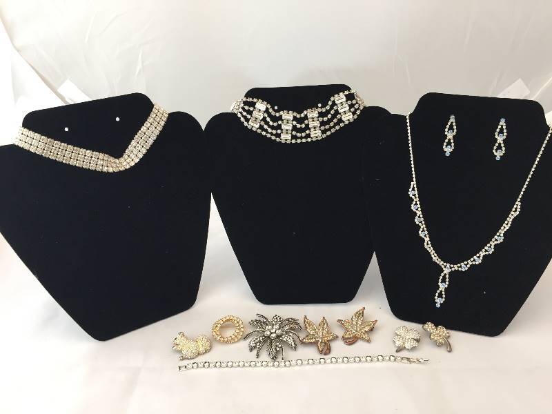 lot 222 image: Jewelry - Rhinestone - Vintage