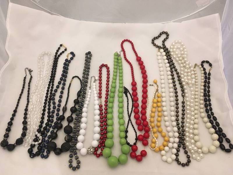 lot 323 image: Necklaces - Large Solid Beads