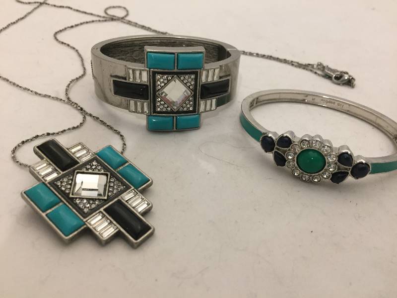 lot 349 image: Jewelry Set - Lia Sophia