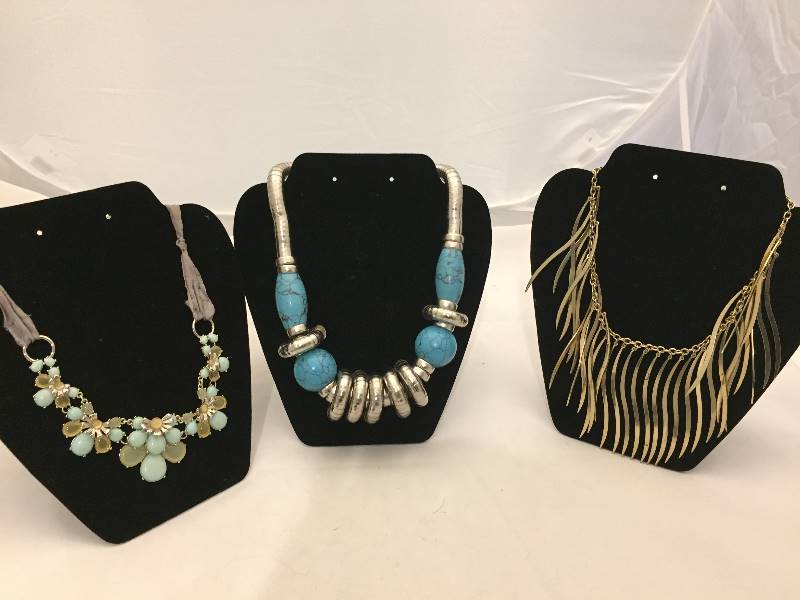 lot 361 image: Necklaces - Statement