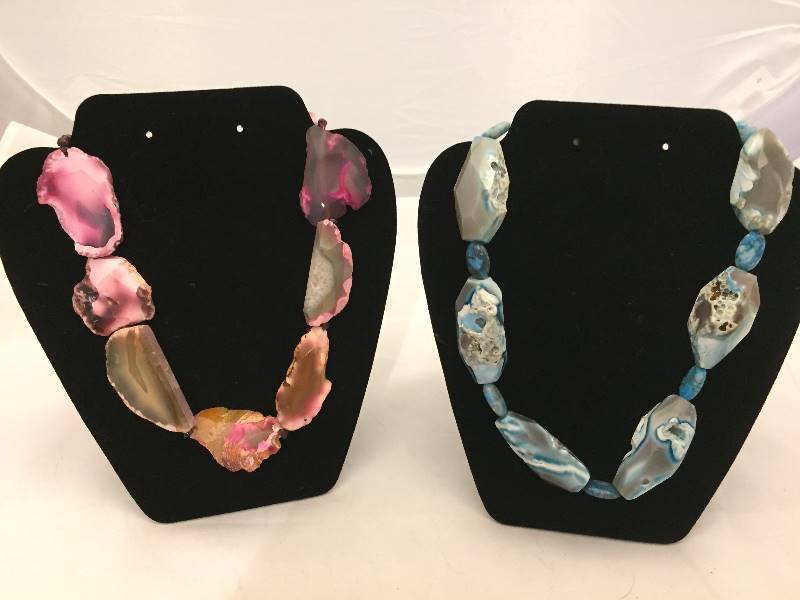 lot 353 image: Necklaces - Agate Rock Stone