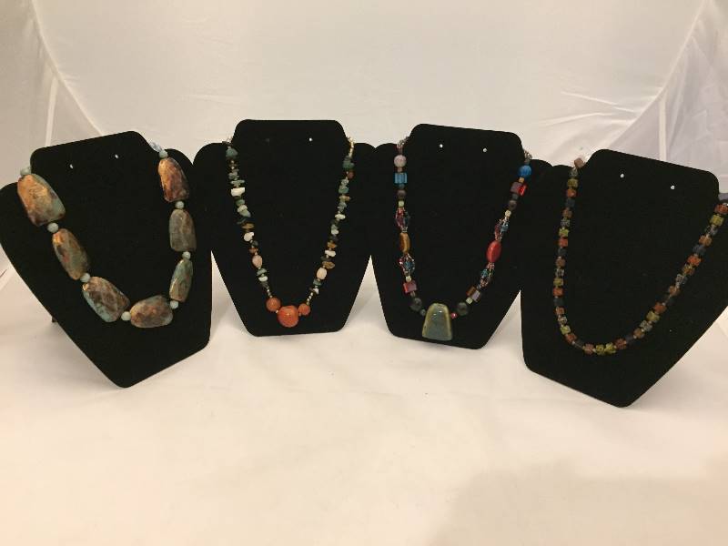 lot 391 image: Necklaces - Stone stone-like