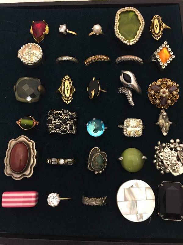 lot 395 image: Rings