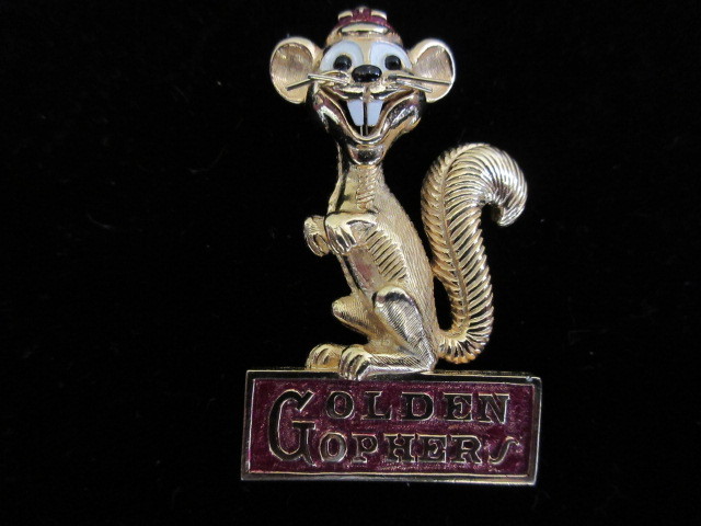 VINTAGE BOUCHER 9061P GOLDEN GOPHER PIN