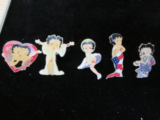 5 BETTY BOOP COLLECTIBLE PIN TACKS