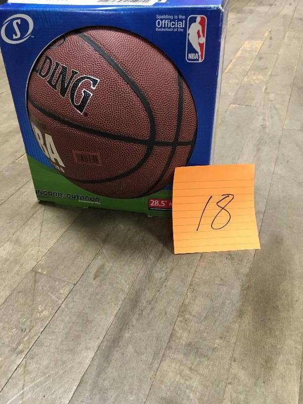 lot 18 image: Spalding NBA SUPER TACK Basketball in good conditions