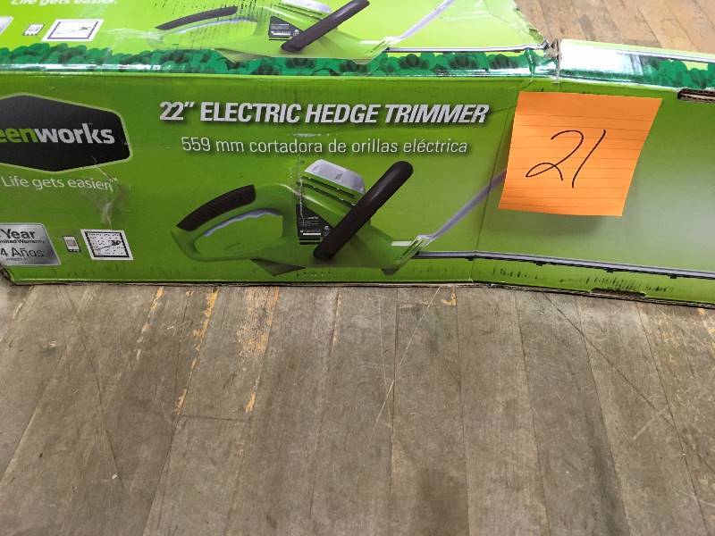 lot 21 image: Greenworks 22 in. 4 Amp Electric Hedge Trimmer tool only in working conditions
