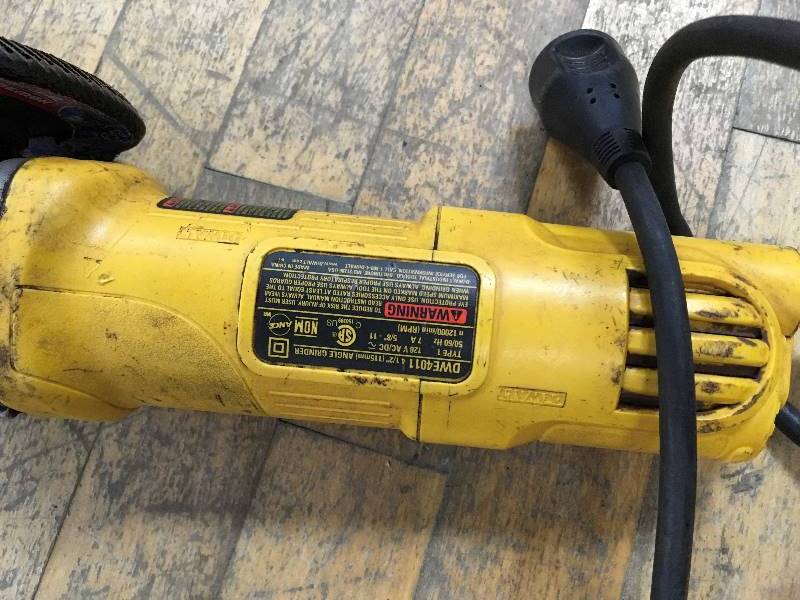 lot 37 image: Dewalt 7 Amp 4-12 in. Small Angle Grinder with 1-Touch Guard used in working conditions