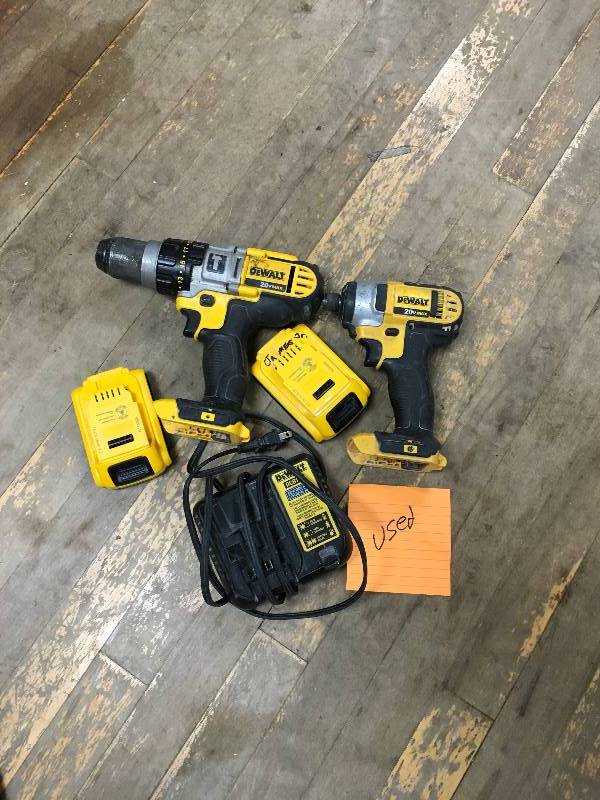 lot 51 image: Dewalt 20-Volt MAX XR Lithium-Ion Cordless Brushless DrillImpact Combo Kit (2-Tool) with (1) Battery 2Ah and (1) Battery 4Ah in working conditions