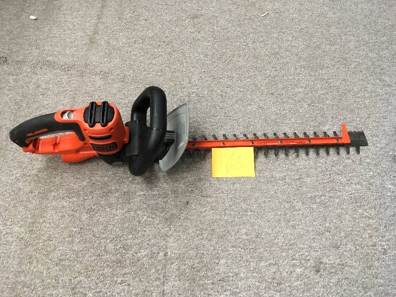 lot 68 image: Black and decker 20 in. 3.8-Amp Corded Electric Hedge Trimmer in working conditions