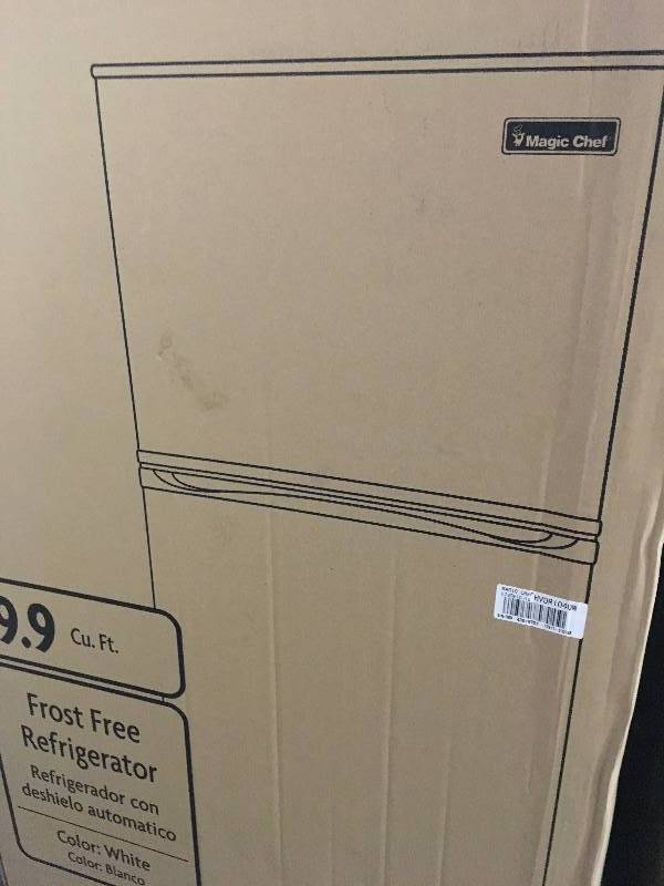 lot 73 image: Magic Chef 9.9 cu. ft. Top Freezer Refrigerator in White New