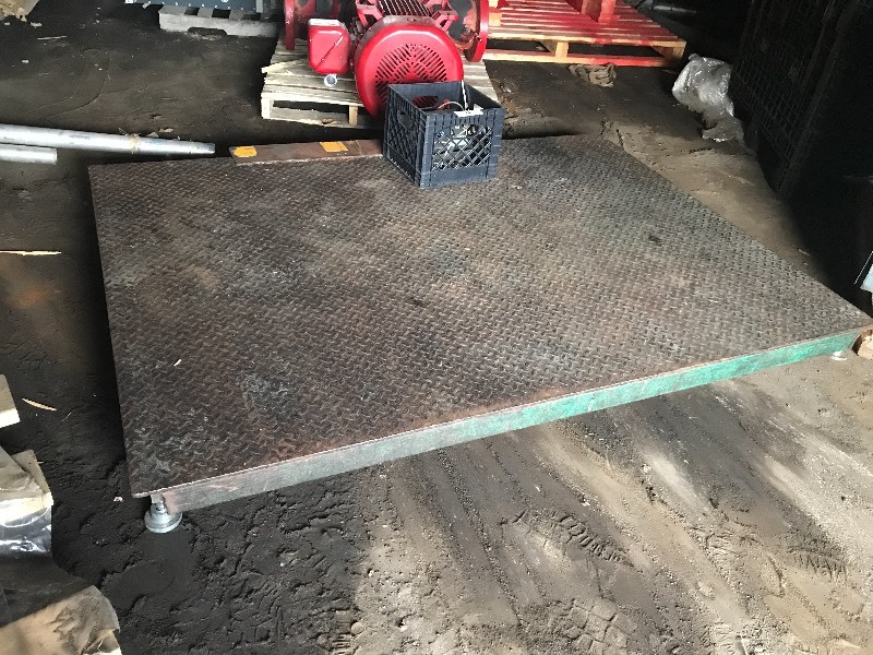 Platform scale with digital read out