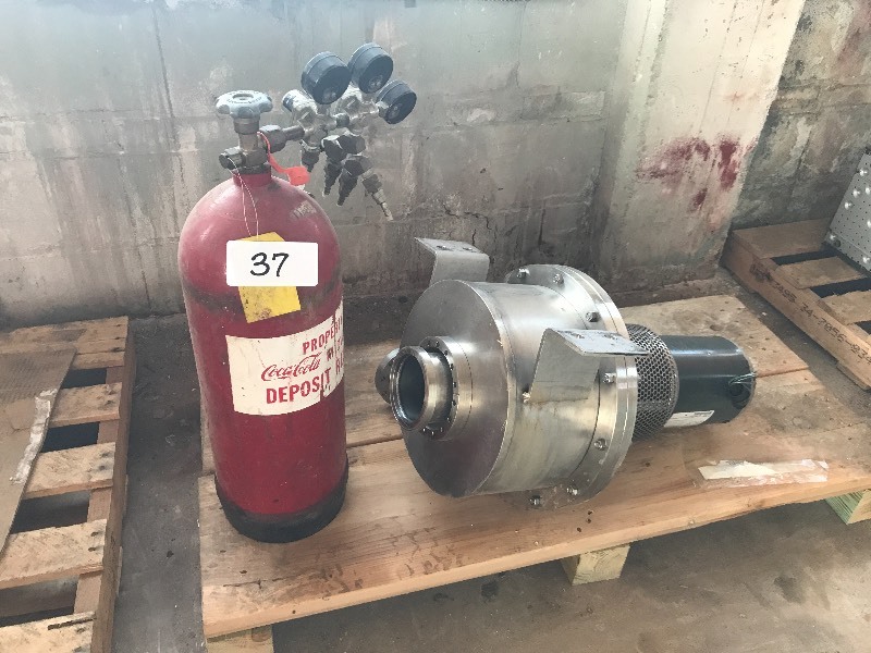 Carbon dioxide tank and random pumpfan