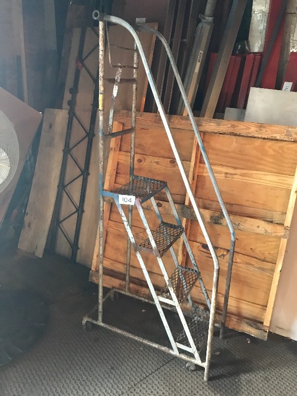 Safety step ladder unit