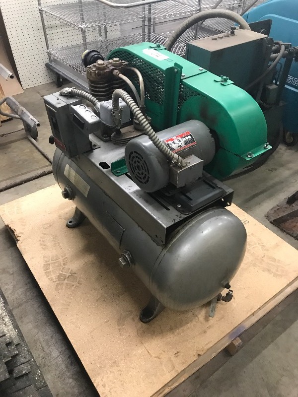 Horizontal air compressor