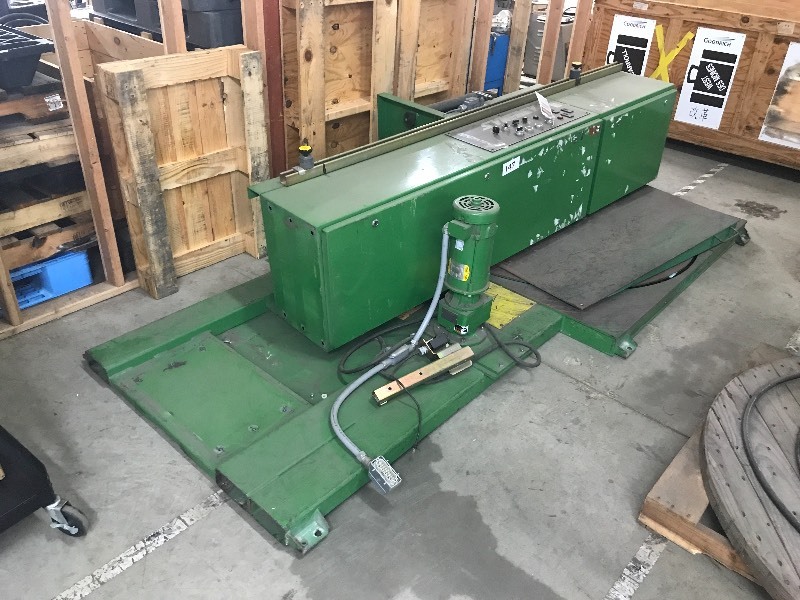 Industrial pallet wrapping machine