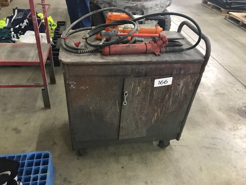 Metal shop cart with portable pullers