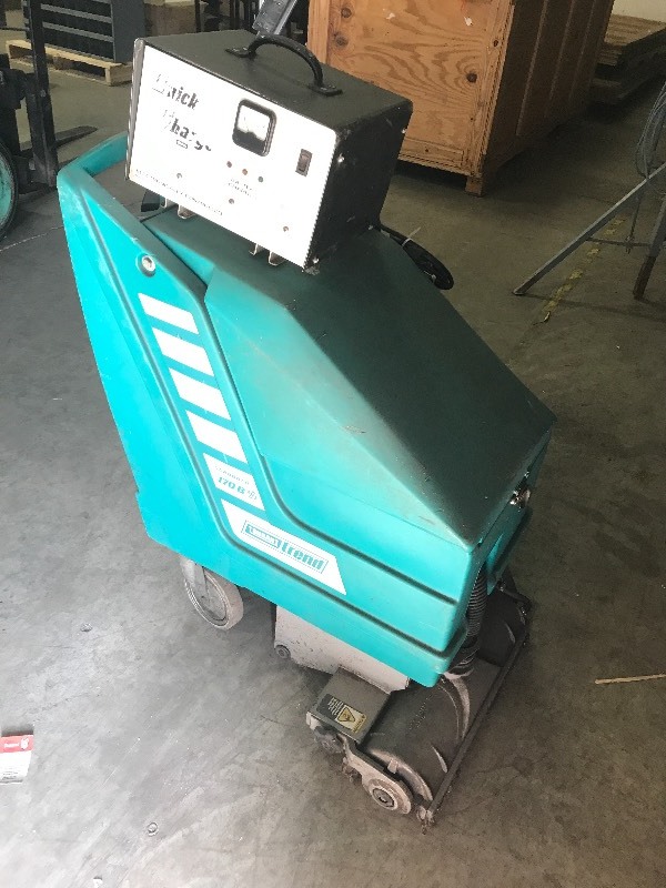 Floor cleaner with charger