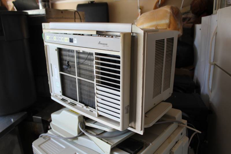 lot 203 image: Amana Quiet Zone 6-Speed Window Air Conditioning Unit