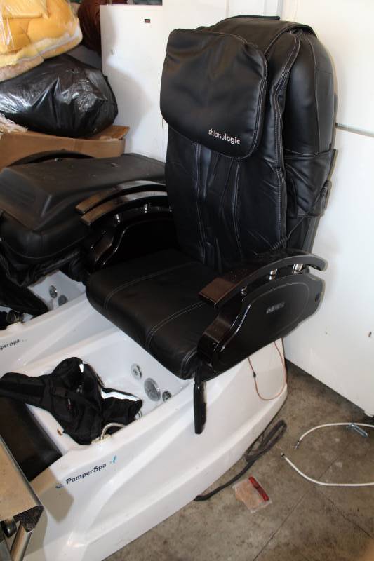lot 211 image: ShiatsuLogic Pamper Spa Massage Chair