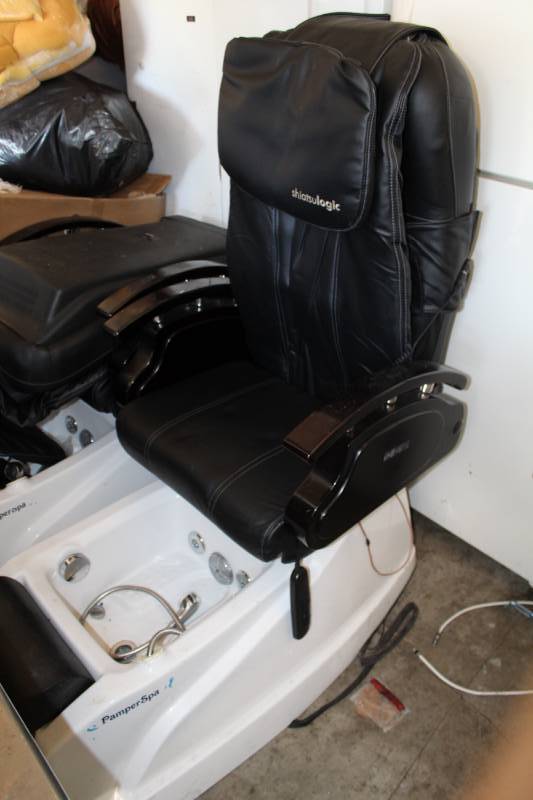 lot 212 image: ShiatsuLogic Pamper Spa Massage Chair