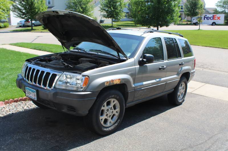 lot 175 image: 2001 Jeep Grand Cherokee Laredo 4-Door Wagon