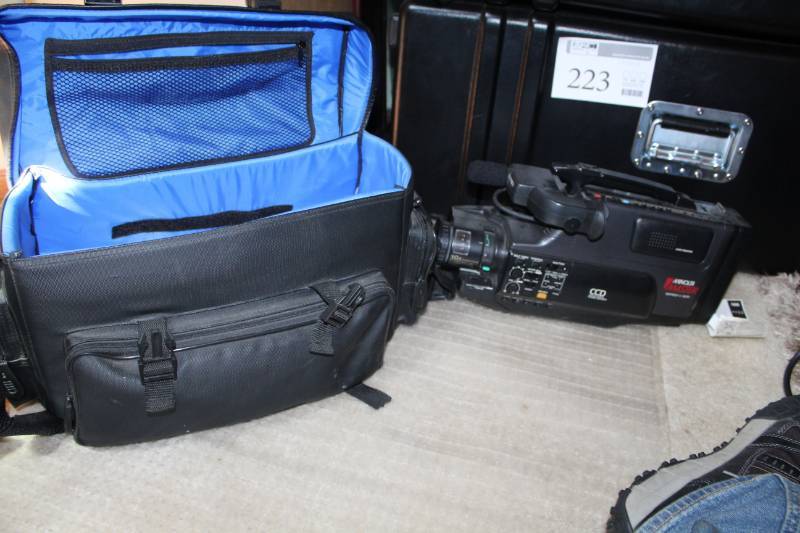 lot 229 image: Minolta Master Series-V 20R Video Recorder w Case
