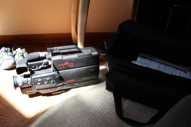 lot 230 image: HQ Signature 2000 X6AF VHS Movie Video System w Case