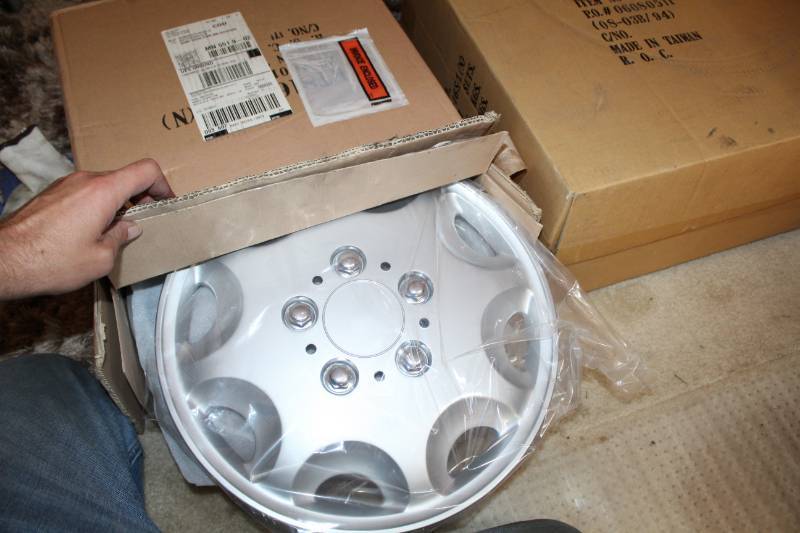 lot 238 image: Lot of (4) Hubcaps