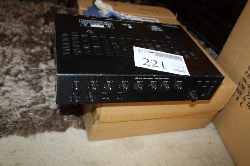 lot 221 image: TOA 900 Series II Amplifier A-903MK2