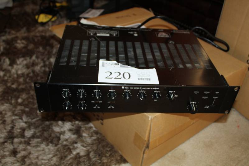 lot 220 image: TOA 900 Series II Rack-Mount Amplifier A-903MK2