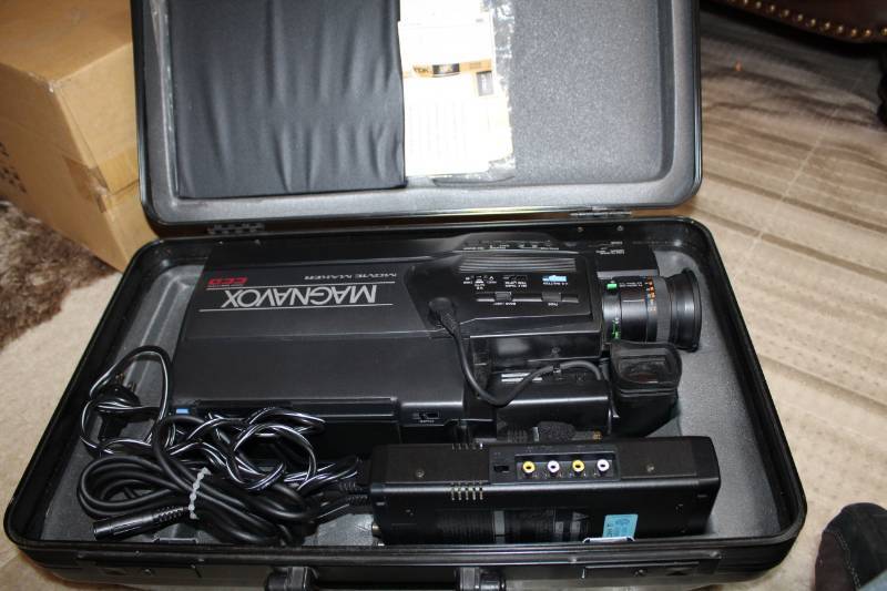 lot 227 image: Magnavox Movie Maker Video Recorder w Case