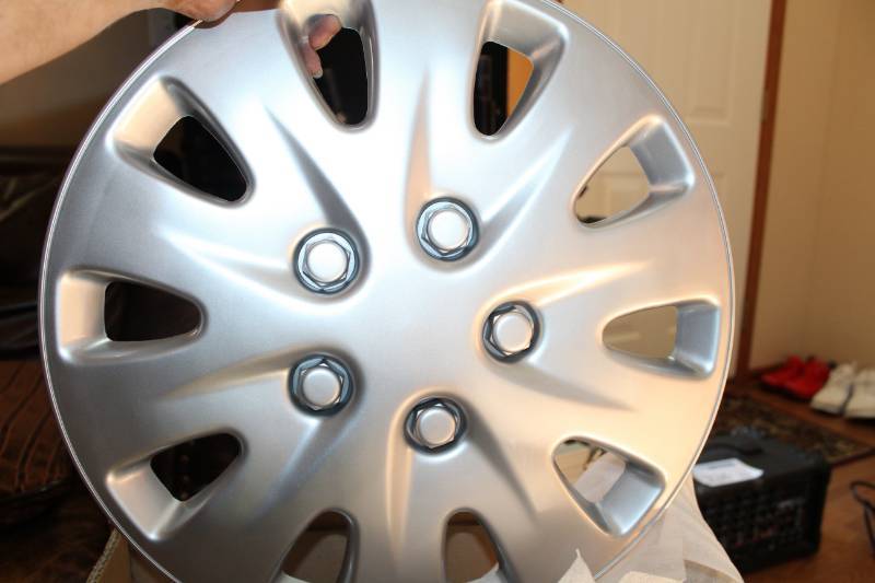 lot 236 image: Lot of (4) Hubcaps
