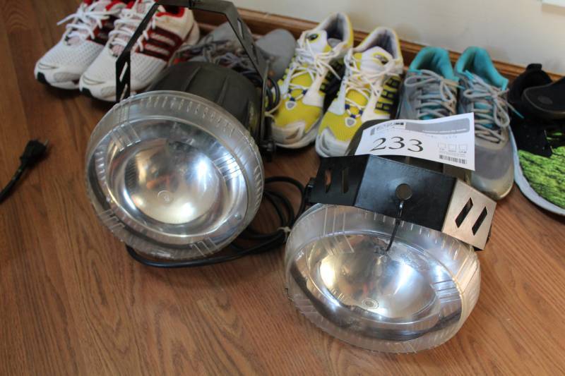 lot 233 image: Lot of (2) Hess Techno Flash Stage Lights
