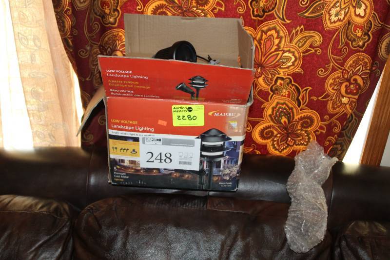 lot 248 image: Low Voltage Landscape Lighting Kit - Lights, Power Supply, Cables