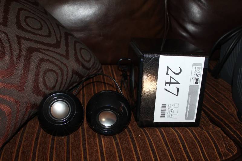 lot 247 image: GPX 2.1 Speaker System w Subwoofer