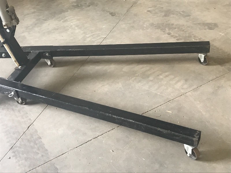 lot 3 image: 2-Ton Engine Hoist