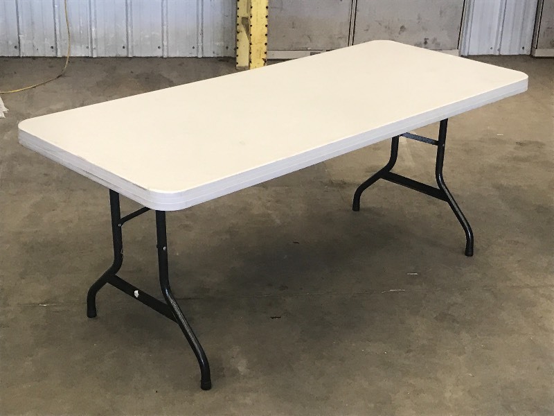 lot 6 image: Folding Banquet Table