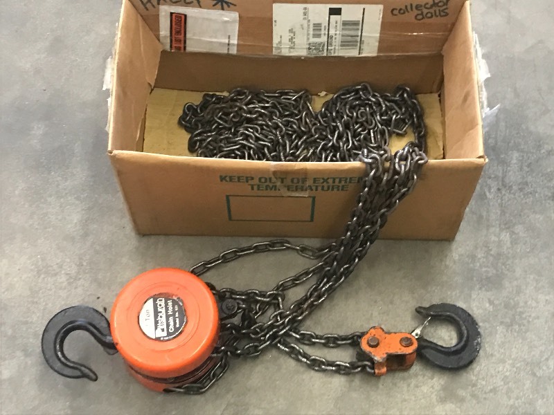 lot 15 image: 2-Ton Chain Hoist