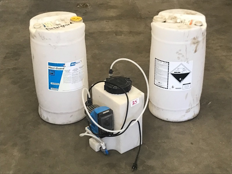 lot 25 image: (2) Plastic Barrels & Poly Tank With Pump